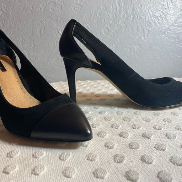 TAHARI Stella Black Suede/Leather Cap Toe Heel - Picture 14 of 16